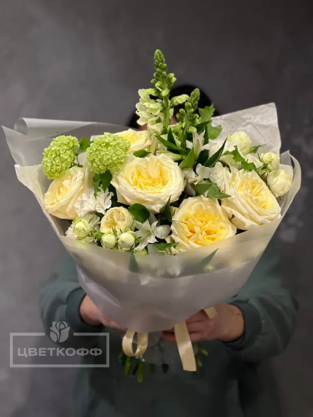 Сборный букет с пионовидными розами «симфония утра»