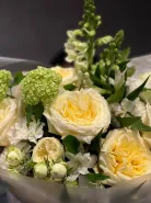 Сборный букет с пионовидными розами «симфония утра»