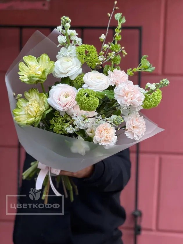 Яркий авторский букет с пионовидной розой «Вегги»