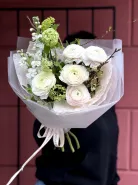 Сборный букет с ранункулюсами