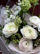 Сборный букет с ранункулюсами