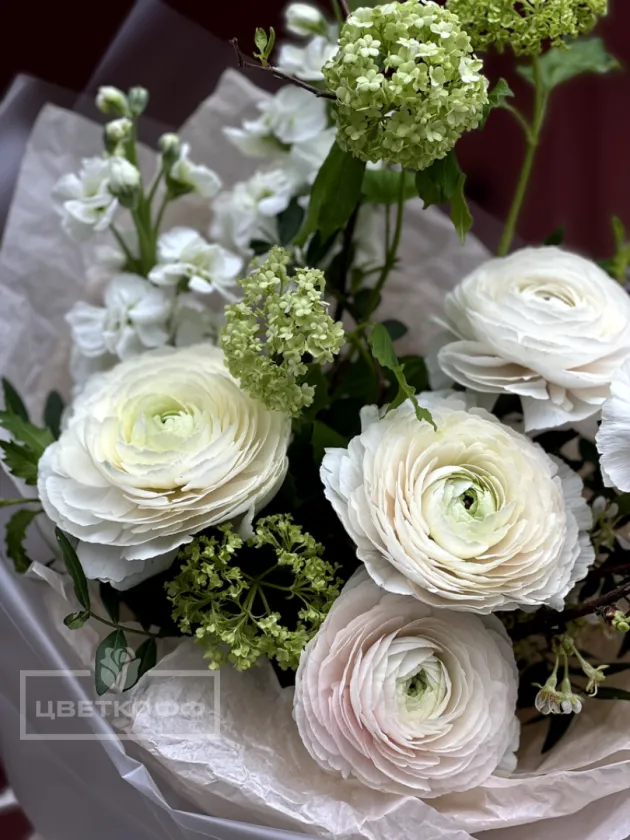 Сборный букет с ранункулюсами