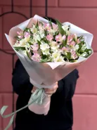 Моно букет микс из 15 бело-розовых альстромерий