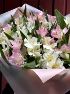 Моно букет микс из 15 бело-розовых альстромерий