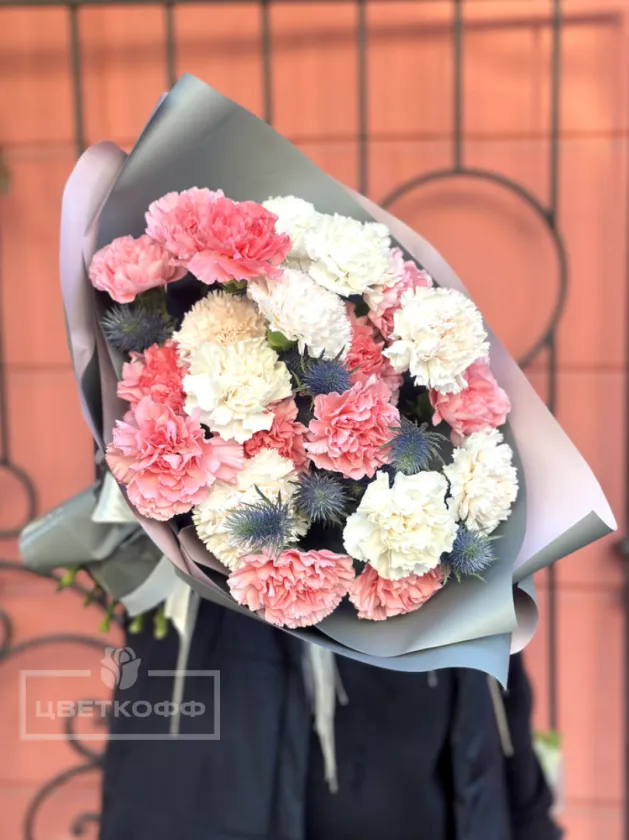 Микс из разноцветных гвоздик