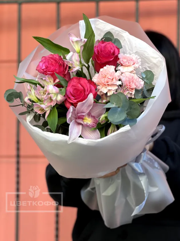 Сборный букет с орхидеей