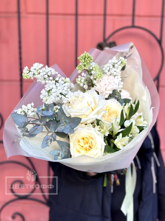 Авторский букет с пионовидными розами «Аромат весны»