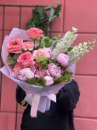 Сборный сезонный букет с пионами №99