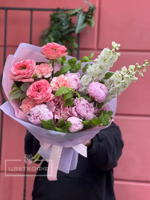 Сборный сезонный букет с пионами №99