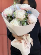 Букет из 5 сливочных пионов