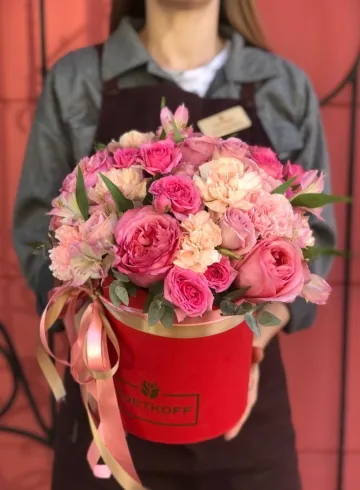 Сборный бокс с пионовидной розой "Пинк-экспрешн" от интернет-магазина цветов в 