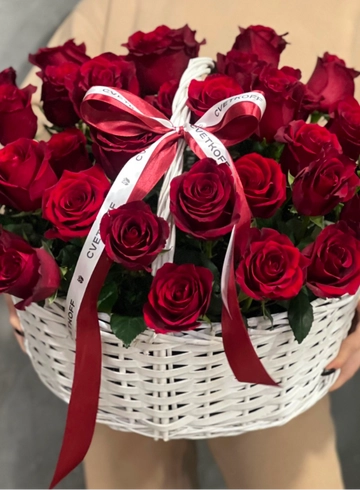 Корзина с 39 розами от интернет-магазина цветов в 