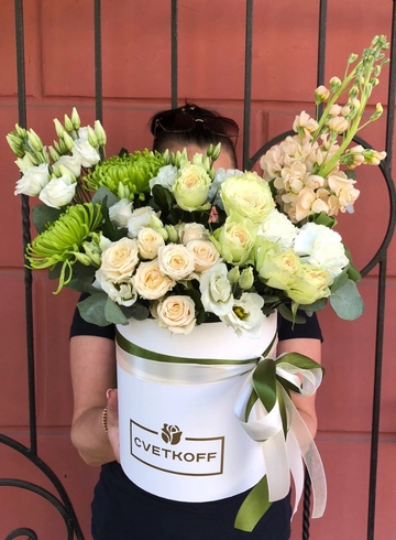 Сборный бокс  в кремовой гамме от интернет-магазина цветов в 