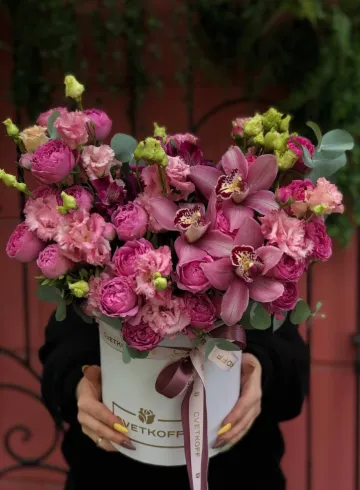 Черничный бокс с орхидеей от интернет-магазина цветов в 