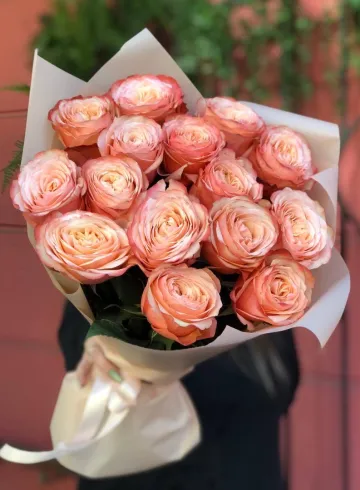 Букет из 15 эквадорских роз "кахала" от интернет-магазина цветов в 