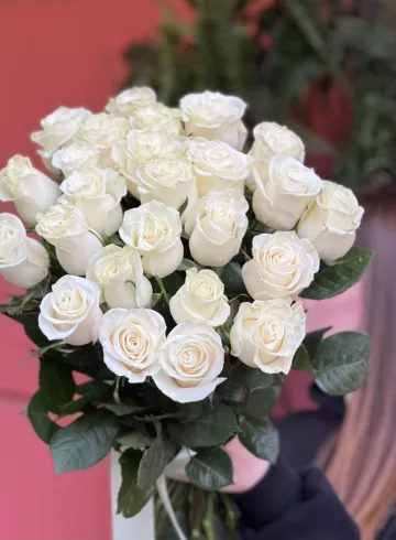 25 белых эквадорских роз от интернет-магазина цветов в 