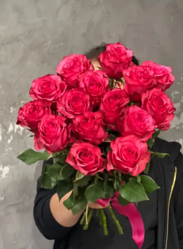 Букет из 15 розовых роз от интернет-магазина цветов в 