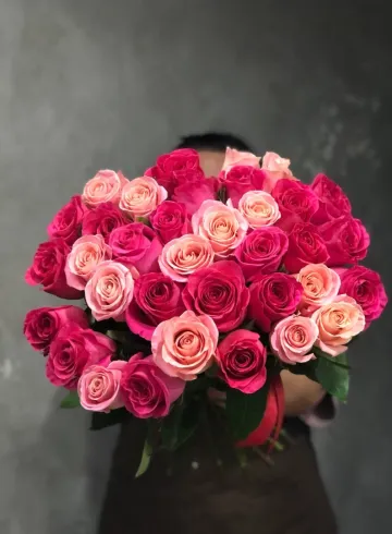 Микс из 35 розовых роз от интернет-магазина цветов в 