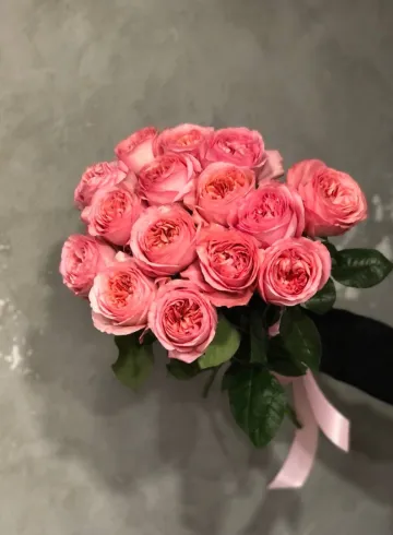 Букет из 15 пионовидных роз от интернет-магазина цветов в 