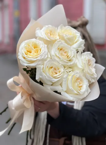 Моно букет из 7 роз "Кендилайт" от интернет-магазина цветов в 