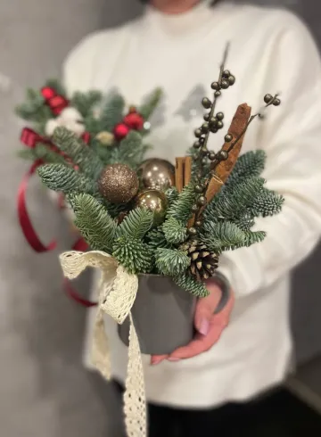 Новогодняя композиция в чашке №4 от интернет-магазина цветов в 