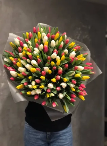Букет из 151 тюльпана от интернет-магазина цветов в 