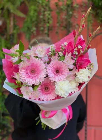 Сборный букет с гладиолусом №3 от интернет-магазина цветов в 