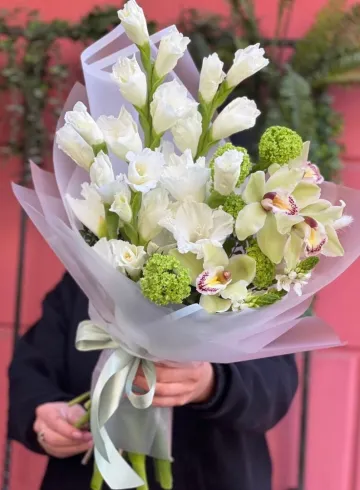 Сборный букет с гладиолусом №4 от интернет-магазина цветов в 