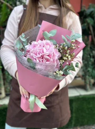 Букет с гортензией №1 от интернет-магазина цветов в 