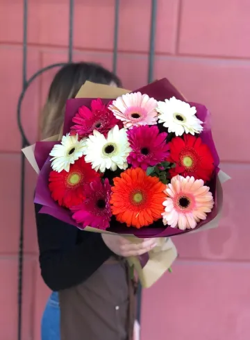 Букет из 11 гербер микс от интернет-магазина цветов в 