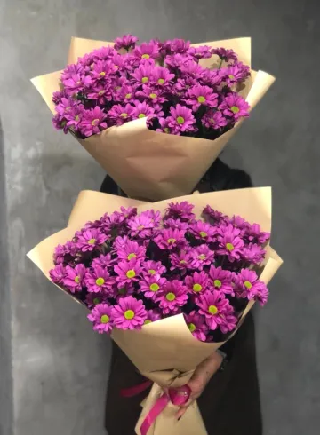 Яркий букет моно букет из хризантем от интернет-магазина цветов в 