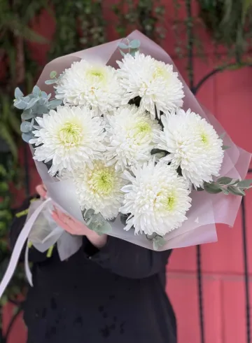 Моно букет из 7 сортовых хризантем от интернет-магазина цветов в 