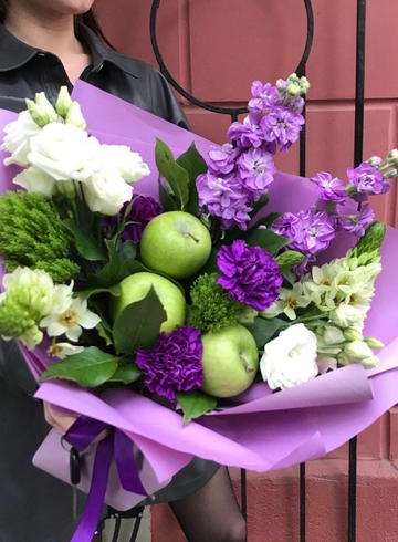 Букет с яблоками от интернет-магазина цветов в 