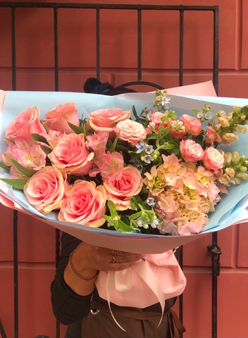 Сборный букет с гортензией от интернет-магазина цветов в 