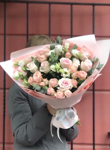 Кремовый сборный букет от интернет-магазина цветов в 