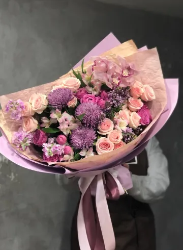 Сборный букет в кремовых тонах от интернет-магазина цветов в 