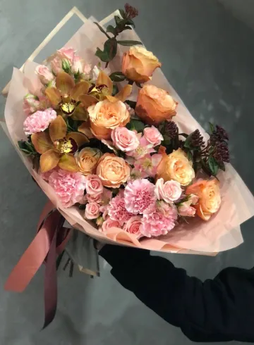 Сборный букет Чарли Браун от интернет-магазина цветов в 