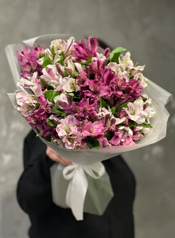 Букет из 17 альстромерий (бело-розовый) от интернет-магазина цветов в 