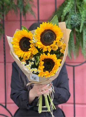 Букет с подсолнухом №3 от интернет-магазина цветов в 