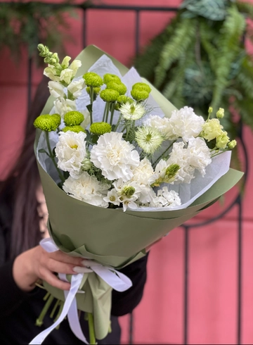 Сборный светлый букет №44 от интернет-магазина цветов в 