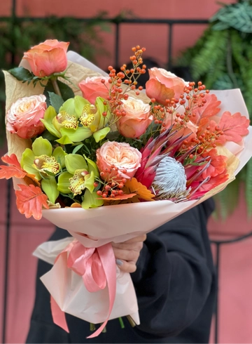 Авторский сборный букет с протеей «осеннее утро» от интернет-магазина цветов в 
