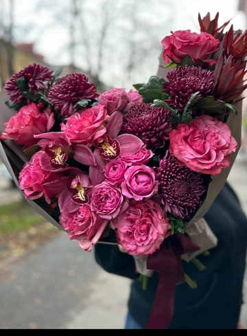 Авторский букет с сезонными цветами «любящее сердце» от интернет-магазина цветов в 