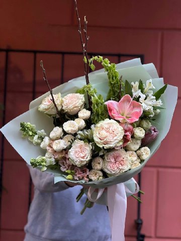 Сборный букет с амариллисом от интернет-магазина цветов в 