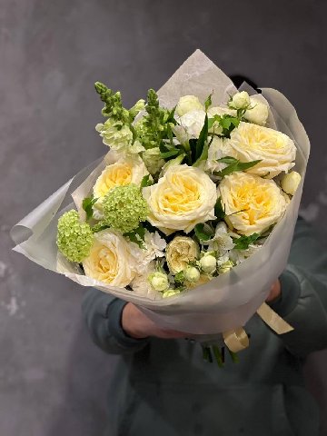 Сборный букет с пионовидными розами &laquo;симфония утра&raquo; от интернет-магазина цветов в 