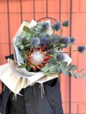 Сборной букет с протеей от интернет-магазина цветов в 